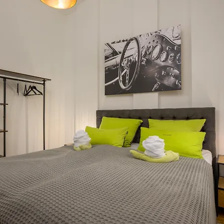 Sweethome - Luxus Pur - Grosse Kueche, Terrasse, Stellplatz, Wifi *